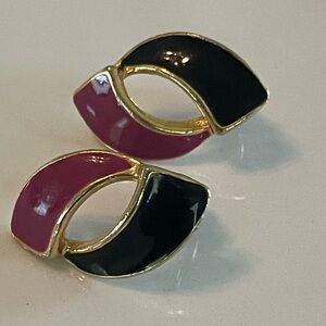 Vintage Enamel Goldtone Trim Black Pink Post Back Earrings 80’s